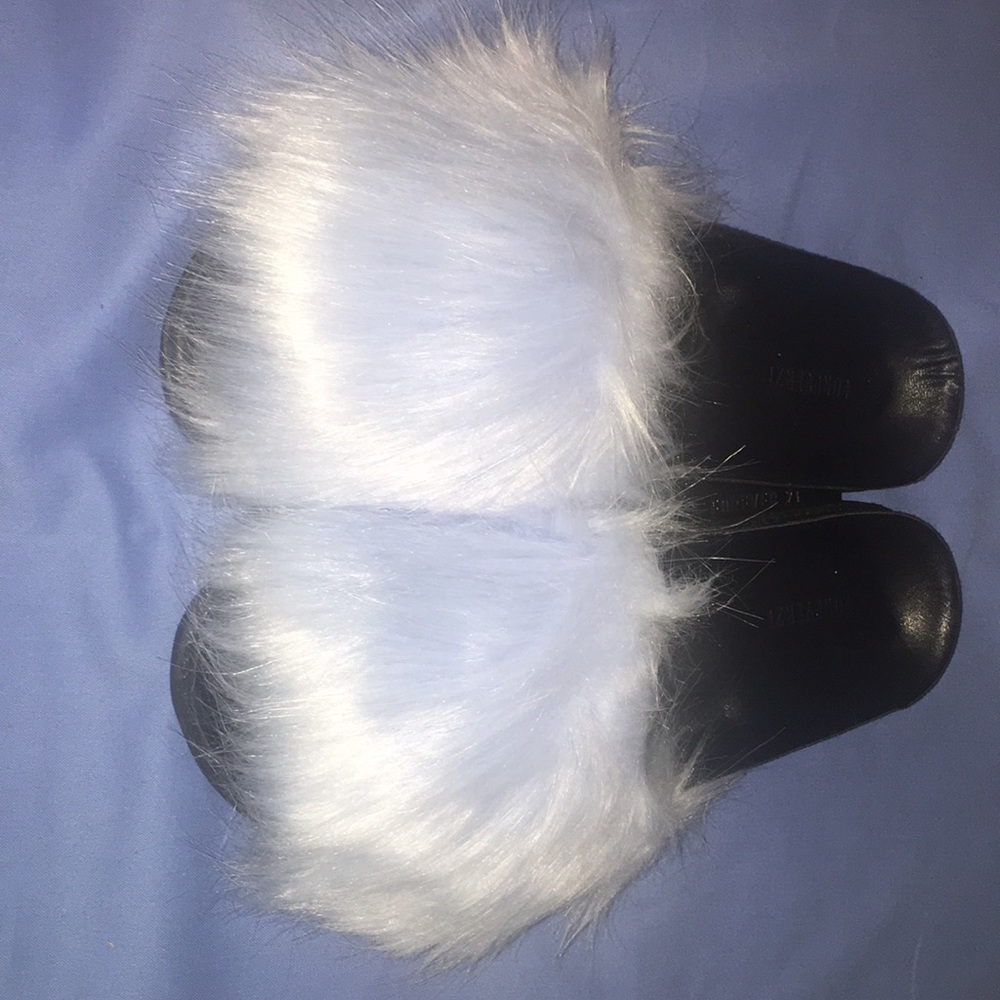 Faux fur sandals